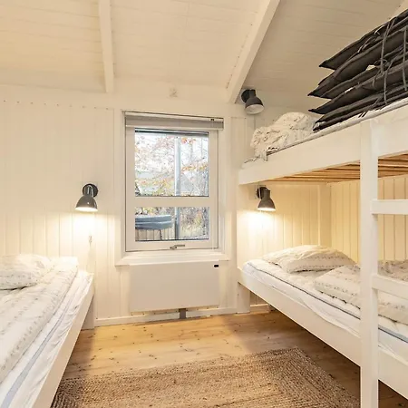 8 Person In Albaek-by Traum *